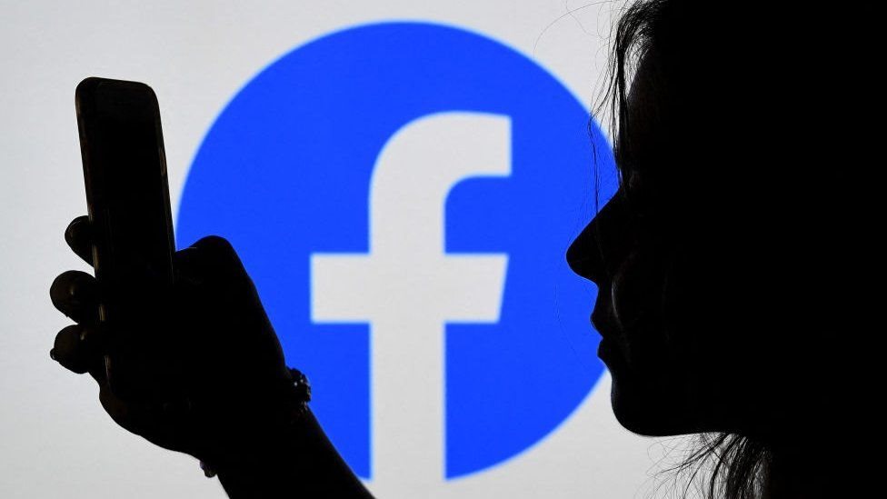 Facebook'u ifşa eden eski çalışanı Frances Haugen: Şirketin önceliği kâr etmek, nefret söylemiyle ve yalan haberle mücadele değil