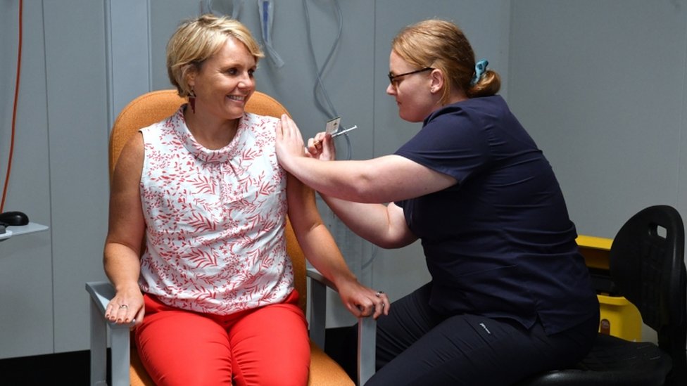 Peta Murphy, deputada trabalhista australiana, é vacinada - 23 de fevereiro