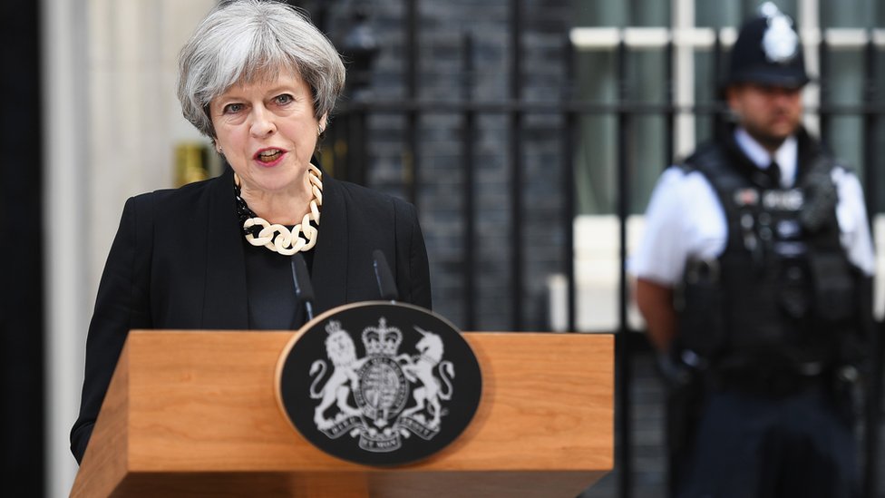 La primera ministra británica, Theresa May , dijo que es necesario crear acuerdos internacionales para regular el ciberespacio. Theresa May