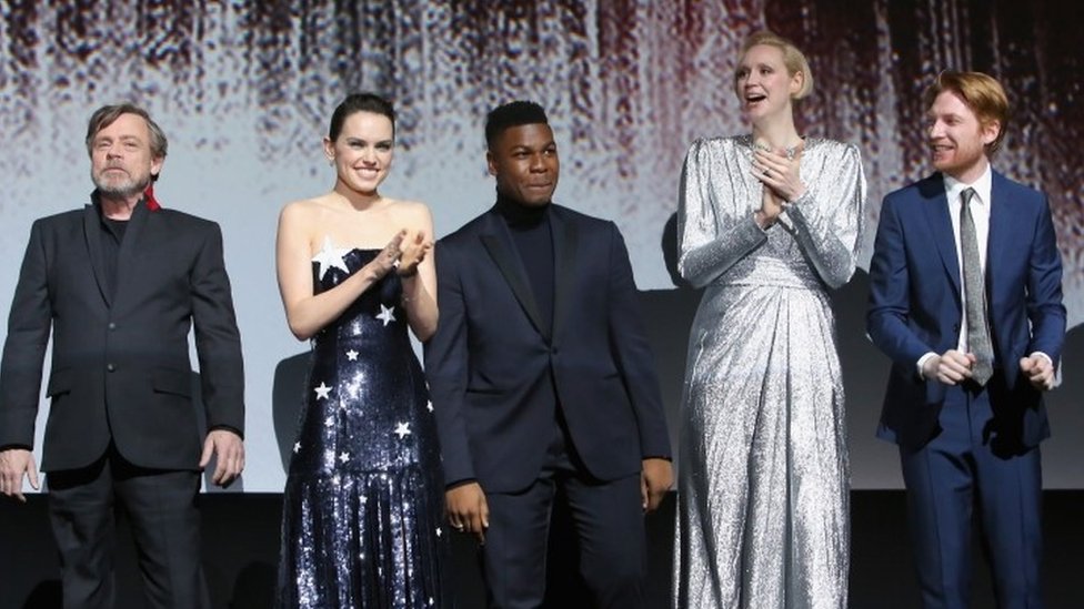 Los actores Mark Hamill, Daisy Ridley, John Boyega, Gwendoline Christie y Domhnall Gleeson participaron de la presentación del preestreno el sábado por la noche. Los actores Mark Hamill, Daisy Ridley, John Boyega, Gwendoline Christie y Domhnall Gleeson.