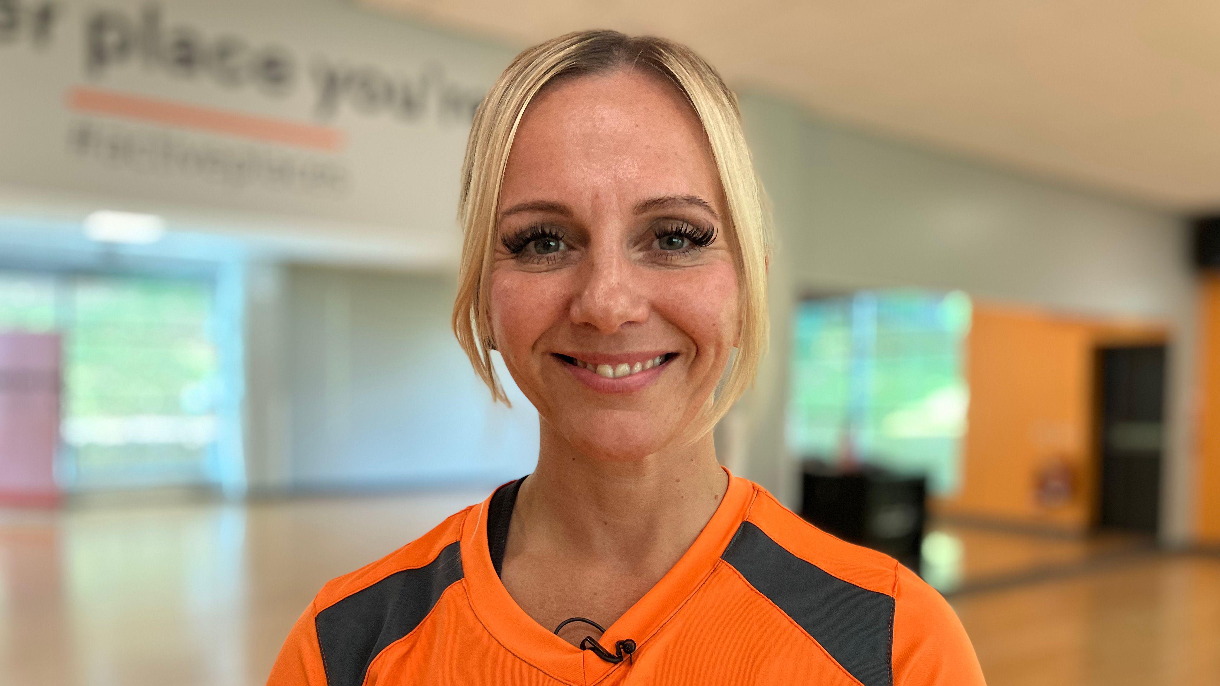 Heanor: Fitness programme rolled out to get girls into sport - BBC News