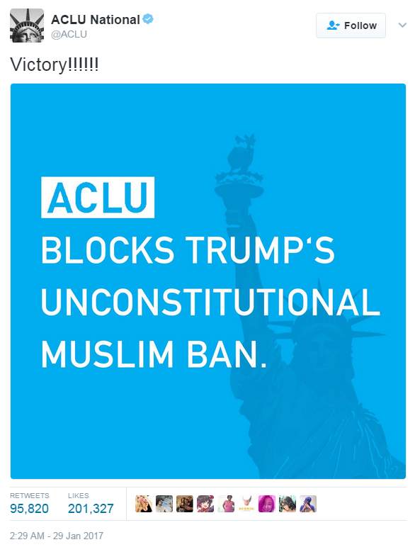Твит ACLU: Победа! с графическим прочтением: ACLU блокирует неконституционный запрет Трампа на мусульман, с силуэтом женской свободы за текстом