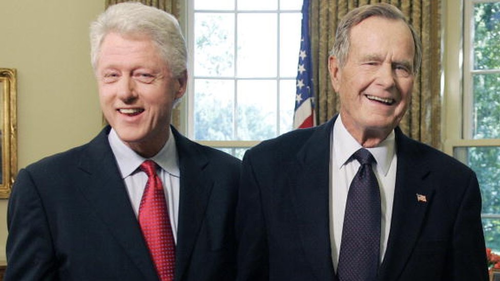 George Bush'un ikinci dönemi için yarıştığı seçim Bill Clinton kazandı.