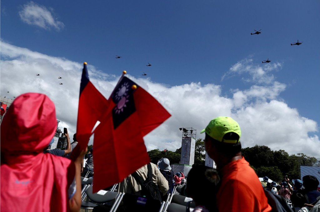 台灣軍用直升機參加「雙十節」在台北舉行的閲兵儀式。