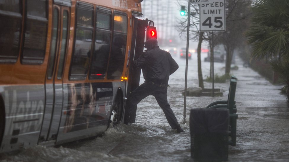 Las tormentas de finales de invierno en el sur de California fueron las más fuertes que se recuerdan en décadas. Tormenta en Los Ángeles, California