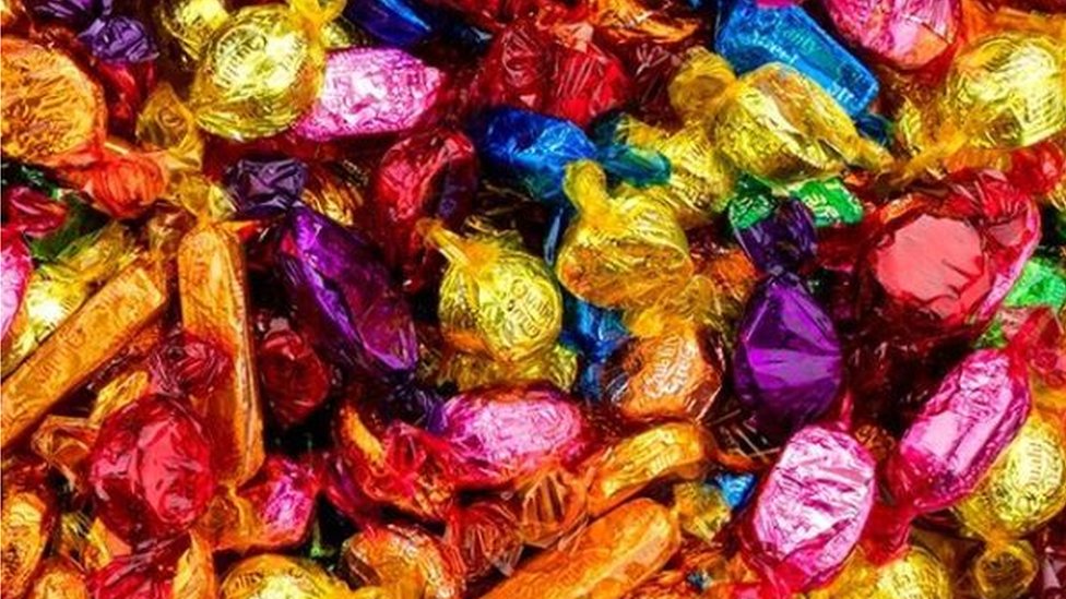 Quality Street are ditching plastic wrappers but not plastic boxes - BBC  Newsround