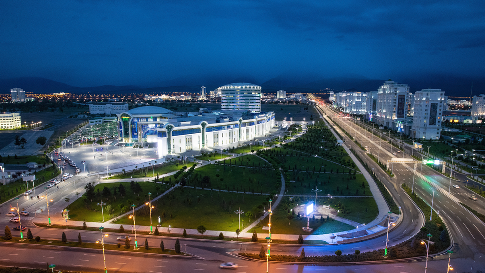 Торговый центр Беркарар, Ашхабад, Туркменистан