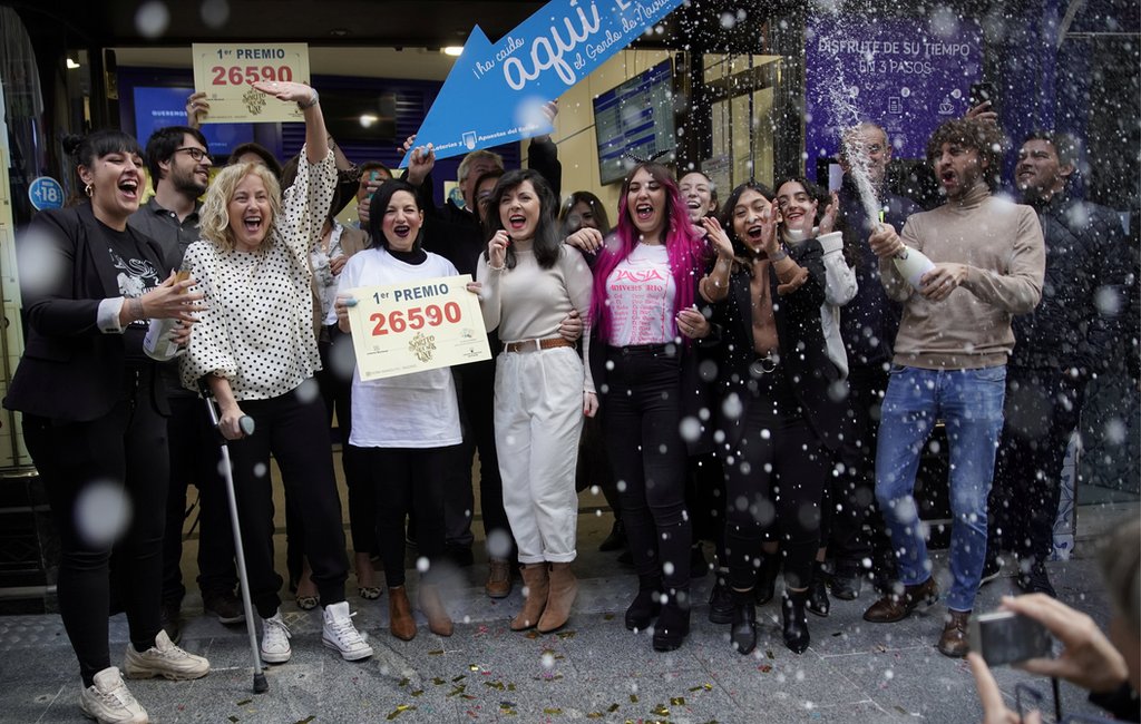 En Fotos: Así Celebró España El Sorteo De El Gordo, La Lotería Con El ...