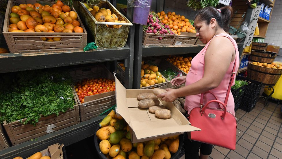 Los bancos de alimentos son, junto a los cupones de alimentación, una de las opciones a las que recurren los pobres en Estados Unidos.