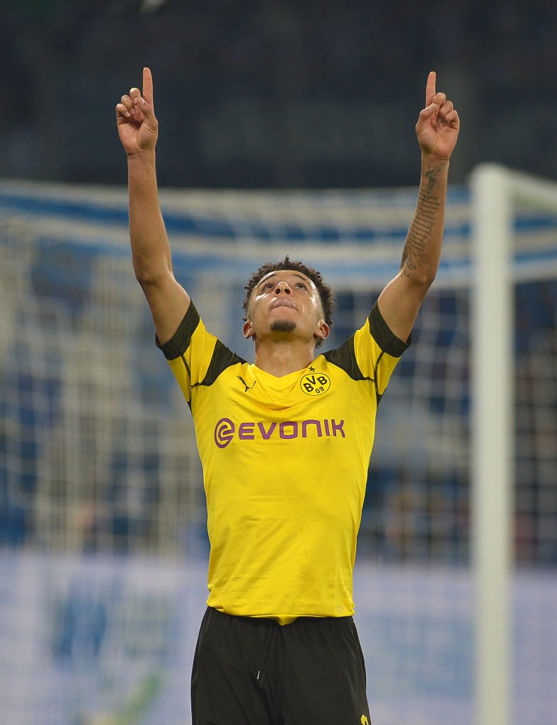 Jadon Sancho celebra su gol contra el Schalke.