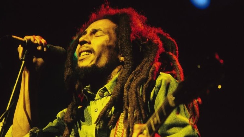 Bob Marley pentas langsung di Brighton Leisure Centre, Inggris pada tanggal 1 Juli 1980 (Photo by Mike Prior/Redferns).