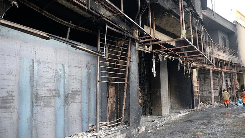 İran'da protestolar sırasında bazı banka binaları ateşe verilmişti
