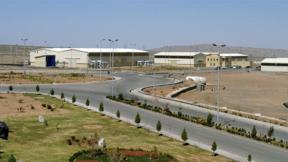 تقع منشأة نطنز لتخصيب اليورانيوم على بعد 250 كيلومترا جنوبي العاصمة الإيرانية طهران
