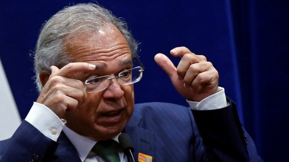 Paulo Guedes se expressando durante discurso