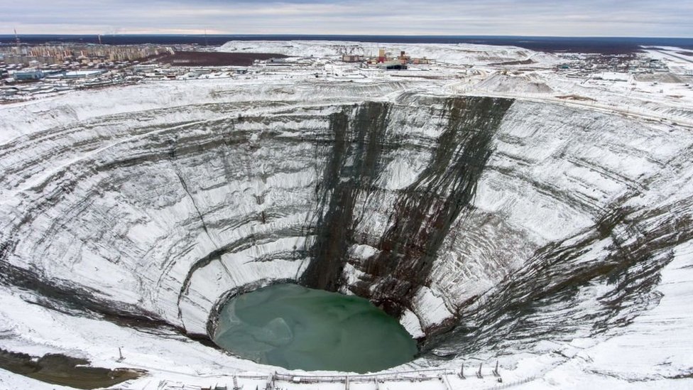 Una vista de una tubería de kimberlita de la mina de diamantes Mir de la División de Minería y Procesamiento Mirny de ALROSA, Rusia.