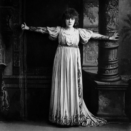 Sarah Bernhardt en el papel protagónico de La Tosca