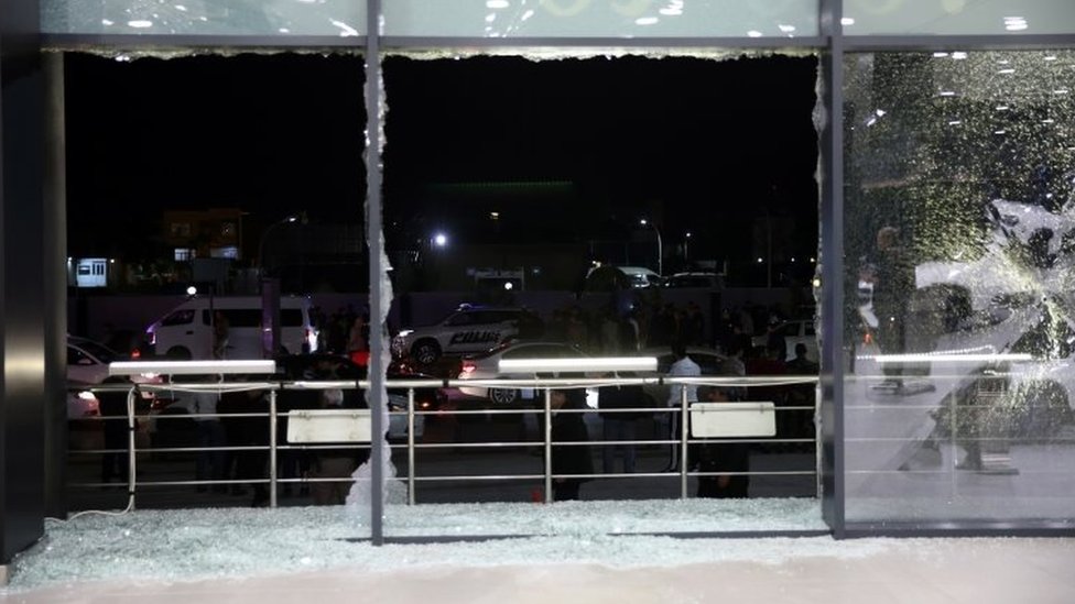 Vidrios rotos en el aeropuerto de Irbil tras ser atacado