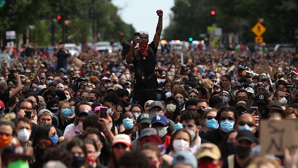 Floyd'un ölümü sonrası Haziran ayında Washington DC'de salgın koşullarına rağmen büyük bir gösteri yapıldı