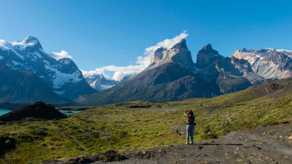 El sur de Chile ofrece espectaculares paisajes como el Parque Nacional Torres del Paine.