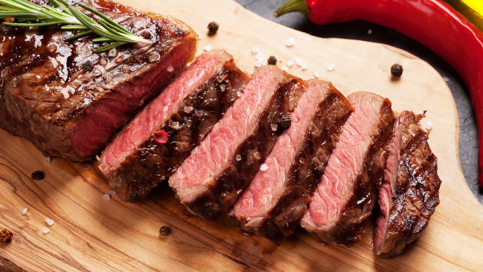 Por qué comer incluso un poco de carne roja "aumenta el riesgo de cáncer" -  BBC News Mundo