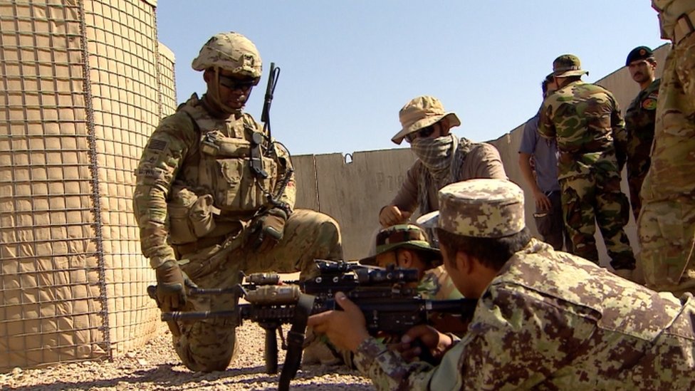 Американские войска тренируют афганскую армию в Гильменде в 2016 году