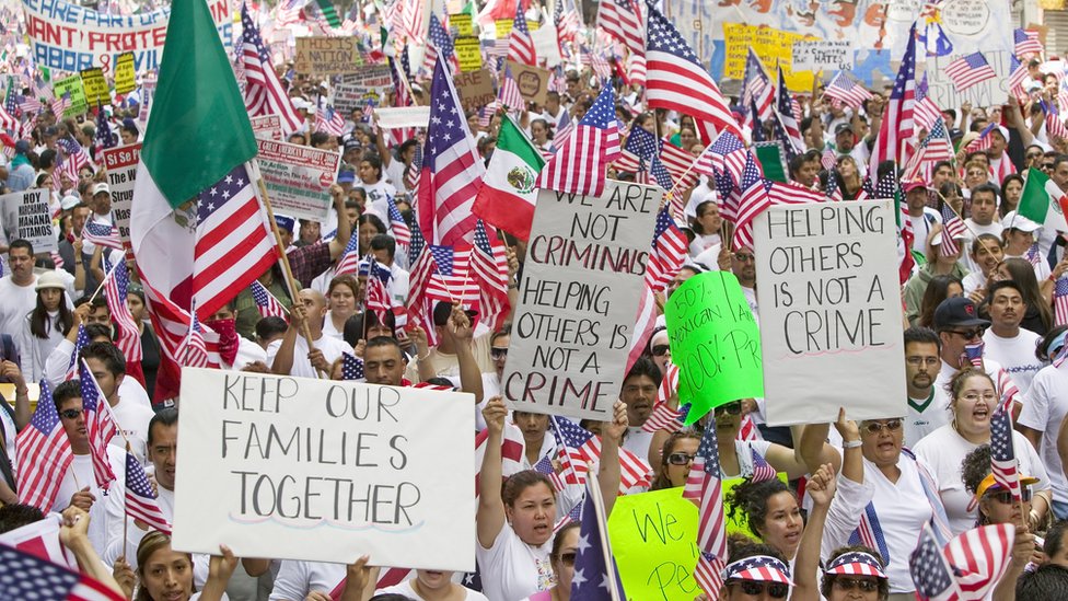Mexicanos en una marcha pro inmigrantes en Estados Unidos