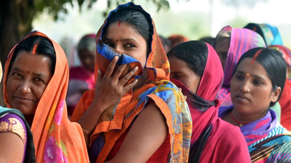 बिहार चुनाव: महिला मतदाता दूसरों के प्रभाव में आकर वोट देती हैं? - BBC News हिंदी