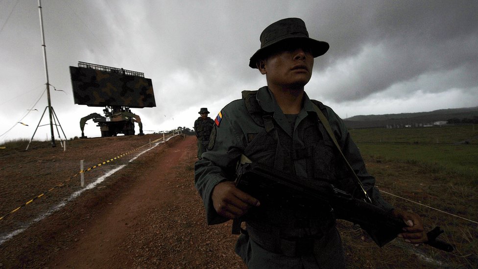 Un soldado venezolano cerca de la frontera con Brasil durante unos ejercicios conjuntos realizados en 2008.