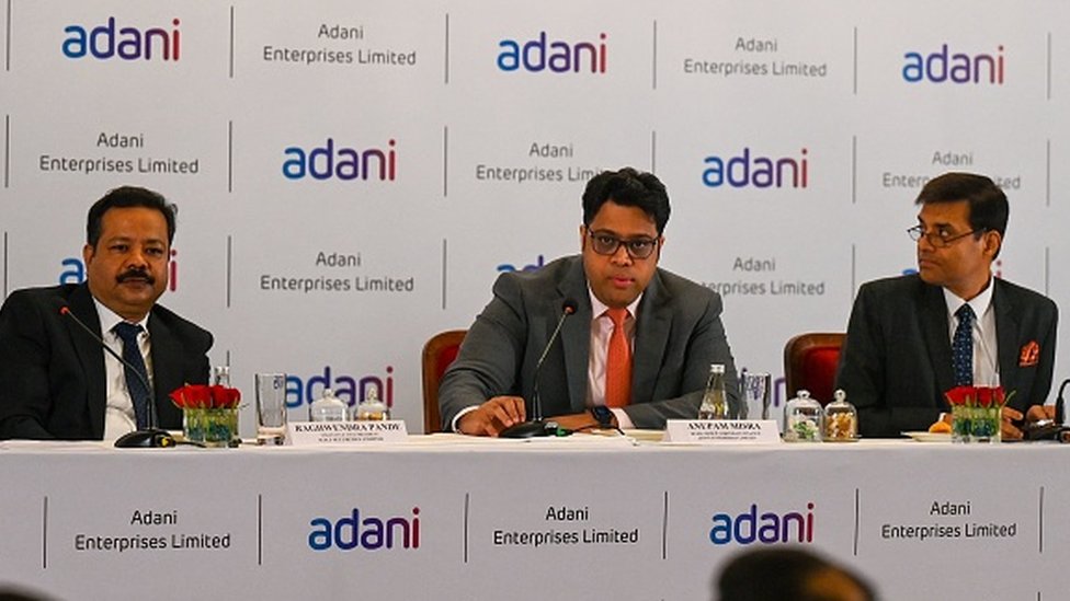 Las acciones de Adani Enterprises salieron a la venta el 25 de enero en la oferta secundaria de acciones más grande jamás realizada en India