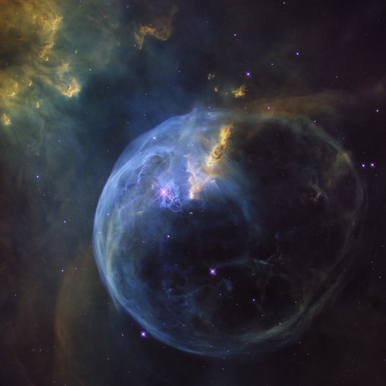 La Nebulosa de la Burbuja, también conocida como NGC 7635, está a 8.000 años luz de distancia.