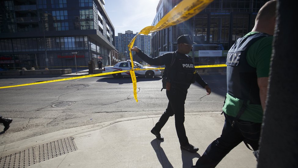 Полиция на Йонг-стрит в Торонто после нападения