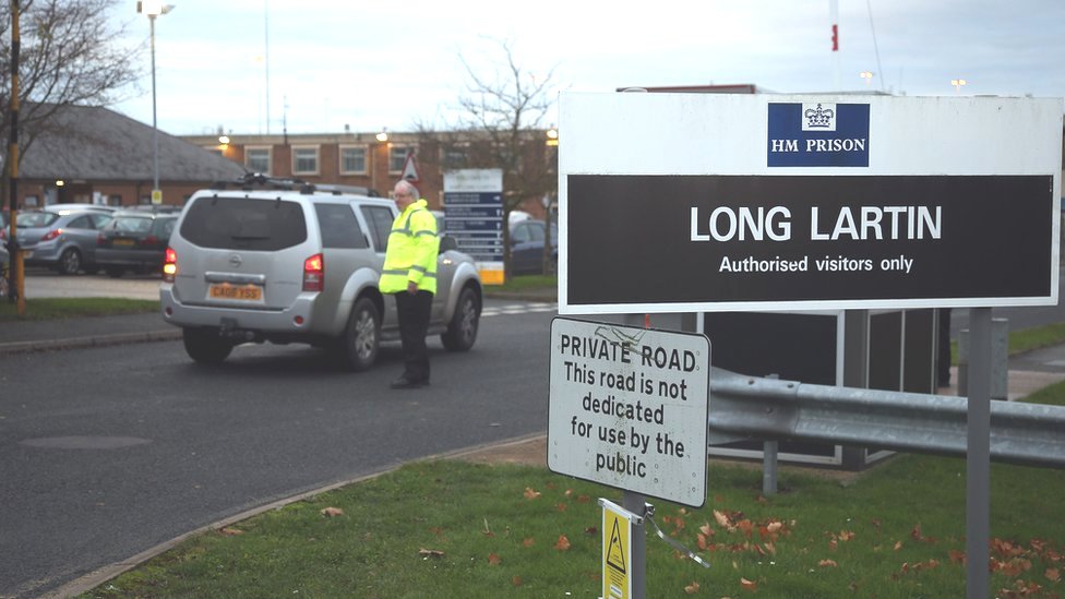 Long Lartin prison: Inmates take over wing at high security jail - BBC News