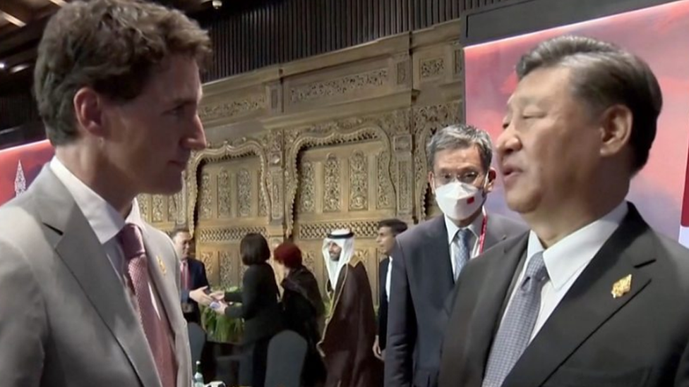 Justin Trudeau y Xi Jinping durante un tenso encuentro en la cumbre del G20 en Bali