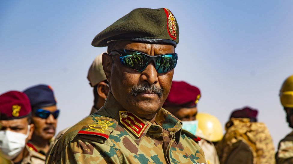 انقلاب السودان: هل بدت مبررات البرهان لحل حكومة حمدوك و"السيادي" مقنعة لكم؟ 1 الفريق البرهان قال إن ما قام به هو تصحيح لمسار الثورة