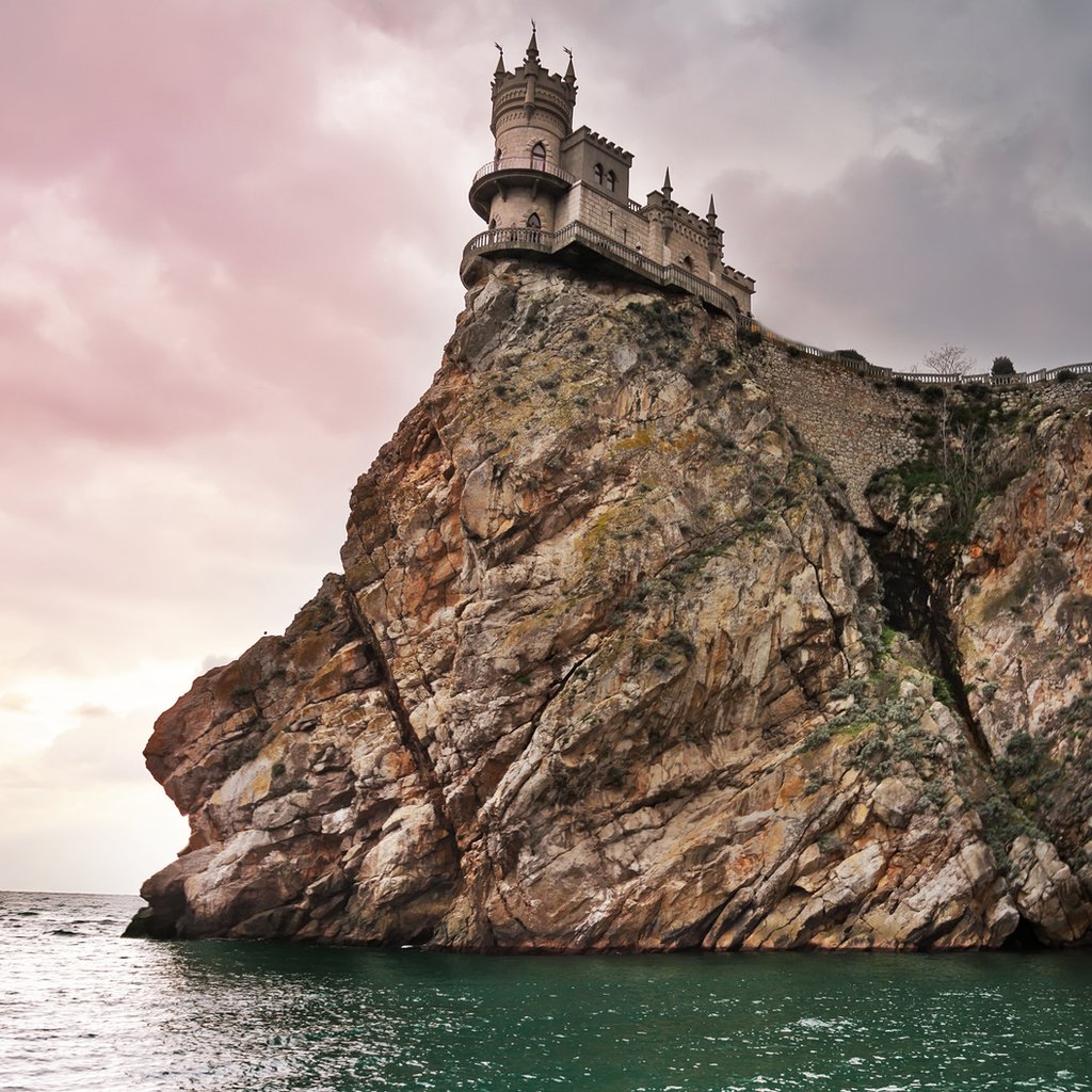 Nido de Golondrinas, castillo construido en Crimea entre 1911 y 1912 por el ruso Leonid Sherwood.