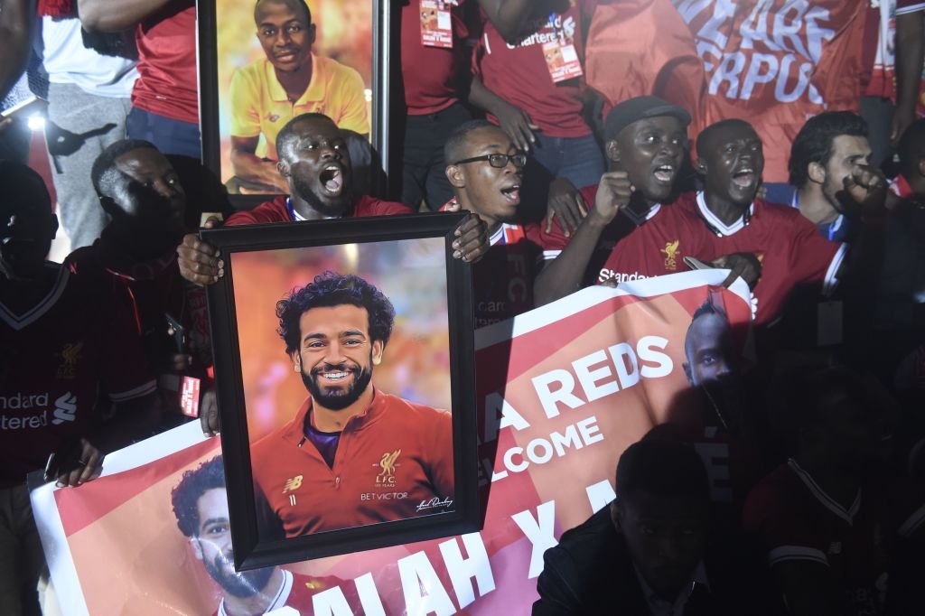 Aficionados con la figura de Mohamed Salah