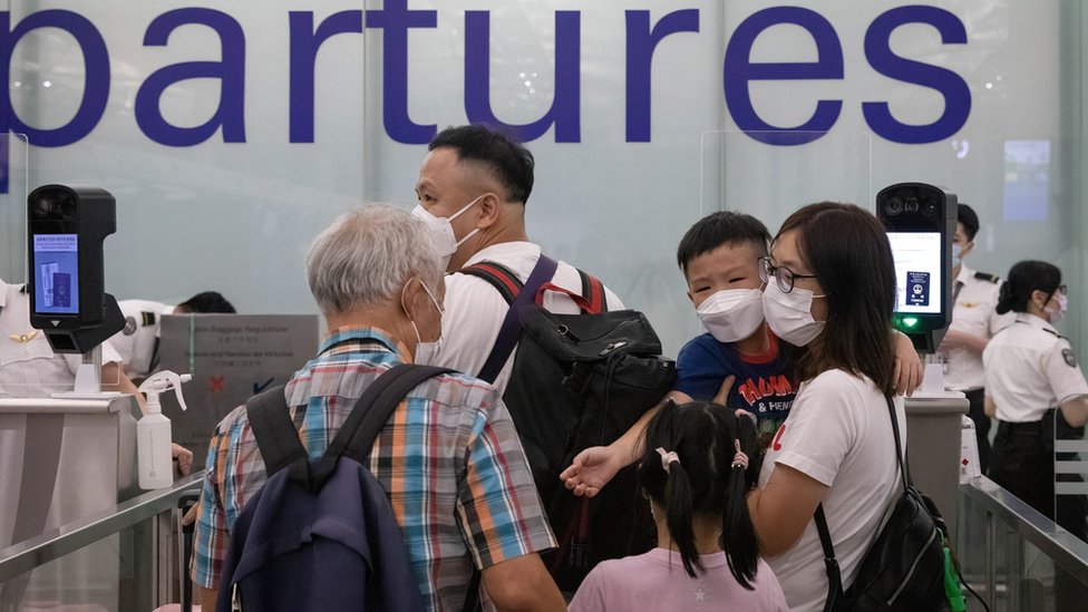 香港家庭在機場出發
