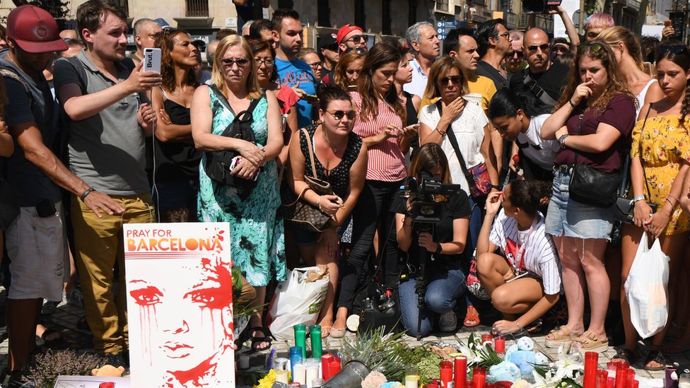 La población de Barcelona se congregó en una muestra de solidaridad. Evento de solidaridad en Barcelona