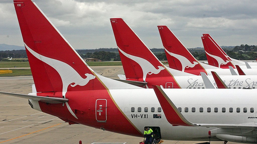 Coronavirus: Qantas most overseas flights until October - BBC News