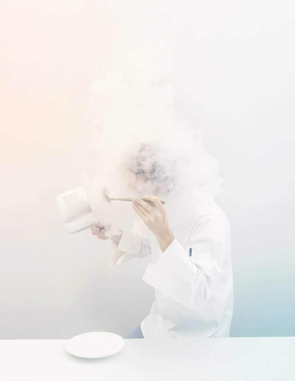 Vapor en la cara de un hombre Vapor en la cara de un hombre