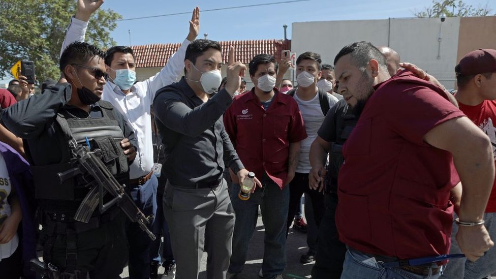 Protesta ante la fábrica Electrocomponentes de México en Juárez, México