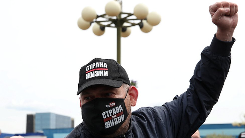 Belarus'ta başkan adaylığını açıklayıp tutuklanan muhalif lidere 18 yıl hapis cezası