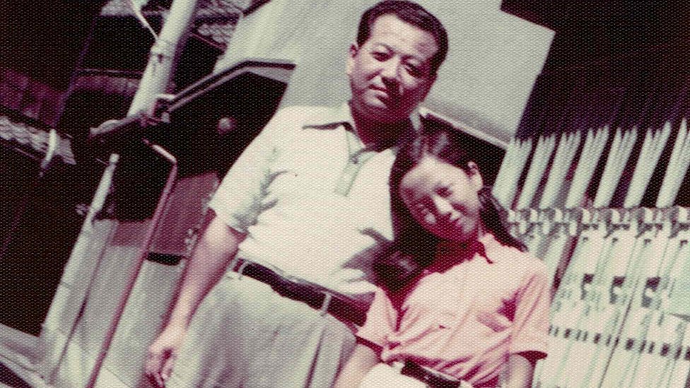 Yang e seu pai quando moravam no Japão