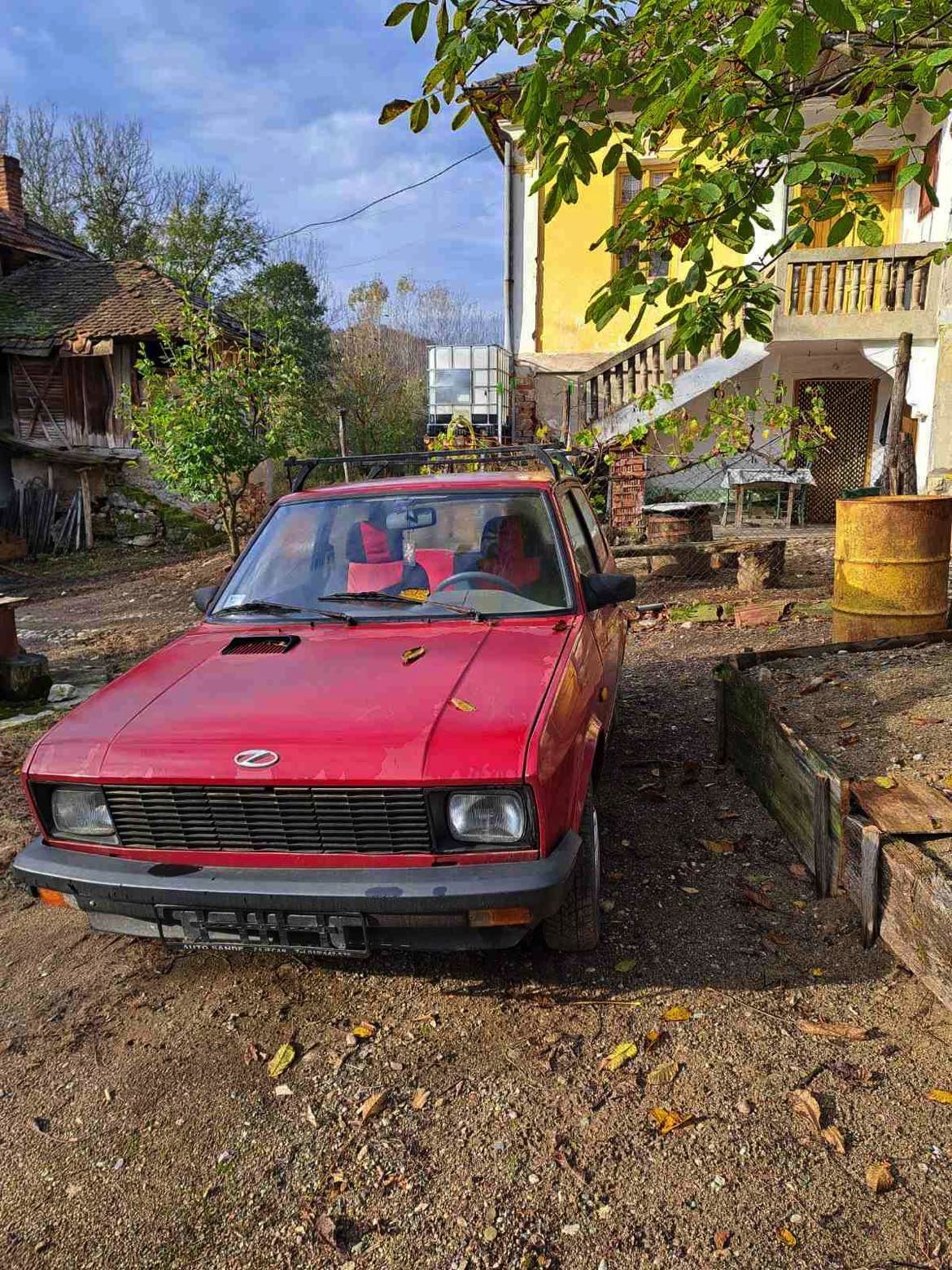 Boban Predić je kupio „juga" 2005. godine u Kragujevcu, a sada se njime vozi po selu Debelica kraj Knjaževca