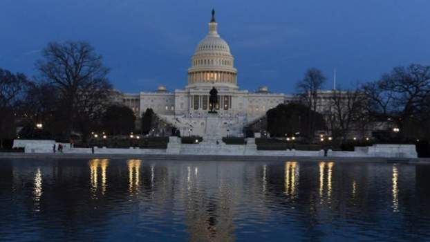 Temsilciler Meclisi Başkanı Nancy Pelosi Kongre'de bayrakların yarıya indirilmesi talimatını verdi