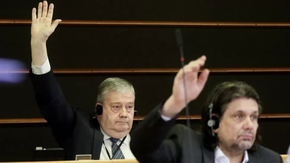 رفع الحصانة عن نائبين في البرلمان الأوروبي بسبب قضية فساد مرتبطة بقطر والمغرب