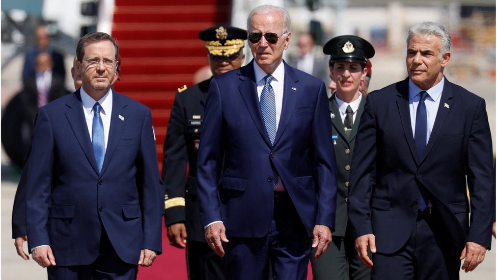 Israeli President Isaac Herzog (left), Joe Biden (centre) and Israeli Prime Minister Yair Lapid (13/07/22)