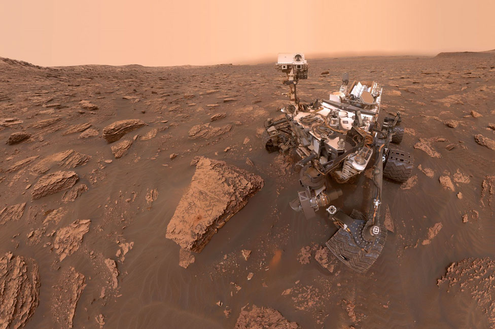 El Curiosity sobre la superficie de Marte.
