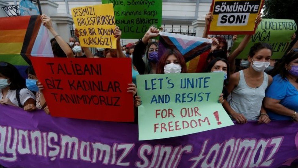 Taliban'ın kadın hakları konusundaki kısıtlayıcı tutumu Türkiye'de kadın hareketleri tarafından protesto edildi