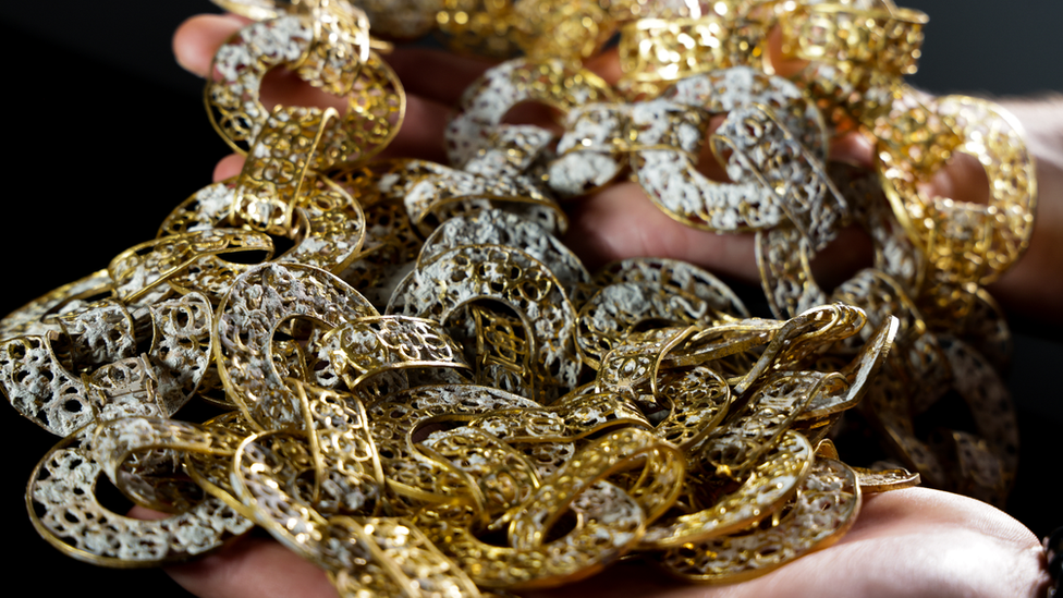 A golden chain found at the Maravillas shipwreck